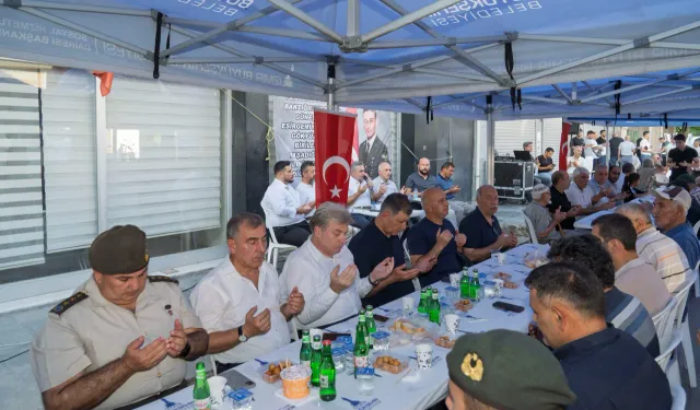 Başkan Tugay şehit Batuhan Şimşek’in ailesini yalnız bırakmadı