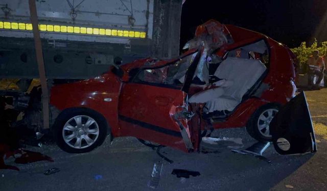 Tırın dorsesine arkadan çarpan 21 yaşındaki otomobil sürücüsü öldü