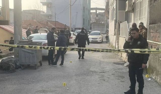 İzmir Torbalı'da çıkan silahlı kavgada 3 kişi pompalı tüfekle vurularak yaralandı