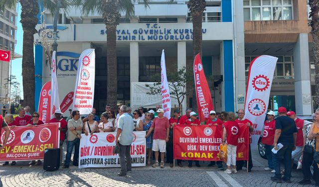 İzmir’de emekliler geçim sıkıntısına dikkat çekti: “Yalnızca geçinmek değil, yaşamak istiyoruz”