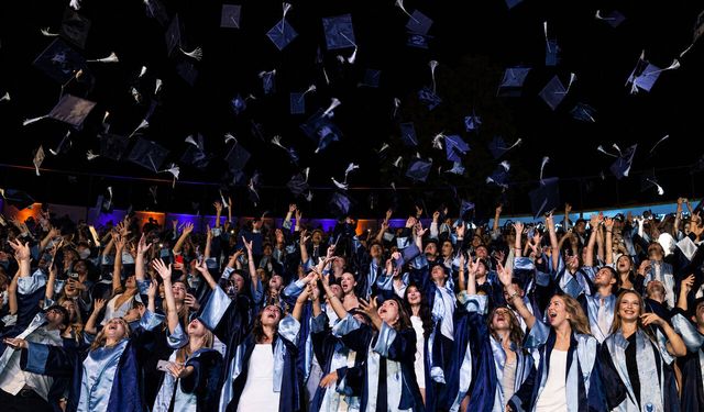 Yaşar Üniversitesi mezunları geleceğe uğurlandı