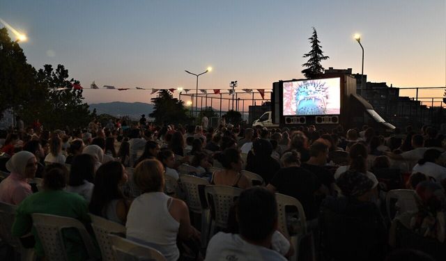 Yaz akşamlarını renklendiren animasyon film gösterimleri başladı