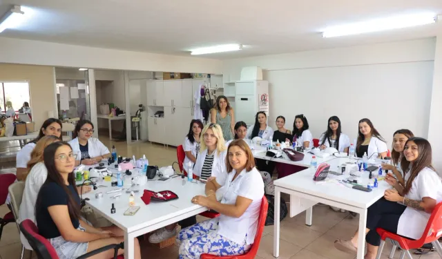 Zeytinlik Semt Merkezi’nde kadınlara güzellik uzmanlığı eğitimi