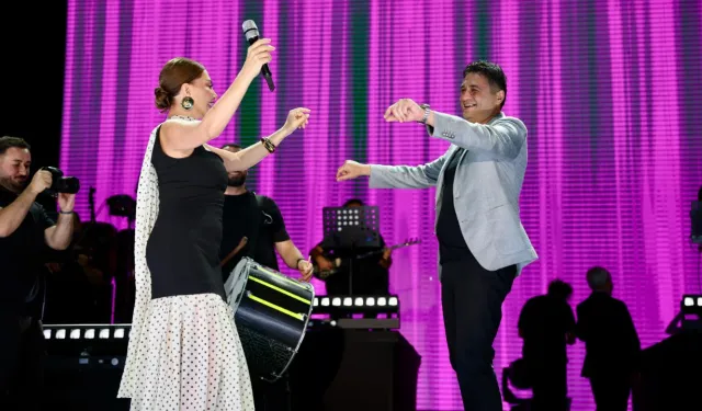 Aliağa’da sanat dolu hafta: Mahşer-i Cümbüş, “Mutlu Aile Tablosu” ve Ebru Yaşar