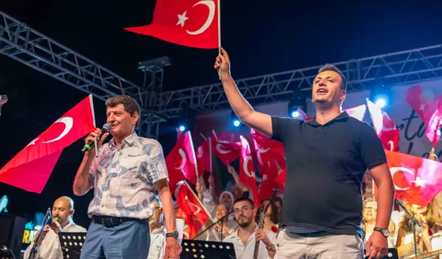 Bornova’da Zafer coşkusu Büyükpark’ı doldurdu