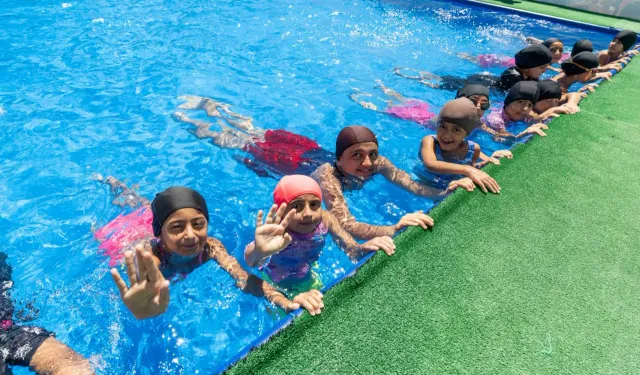 Büyükşehir, portatif havuz uygulamasıyla çocukların yüzünü güldürüyor