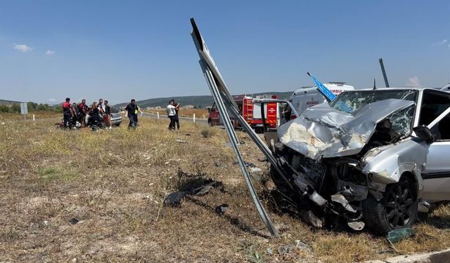 Can pazarı yaşandı: İki otomobil hurdaya döndü, ölü ve yaralılar var!