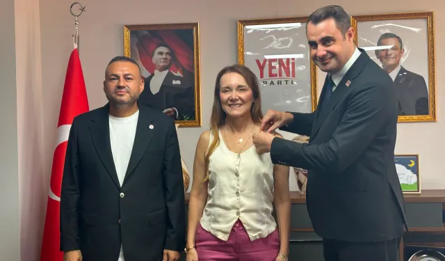 Konak’ta Başkan Mutlu ve 19 meclis üyesi YENİ Parti’ye resmen katıldı