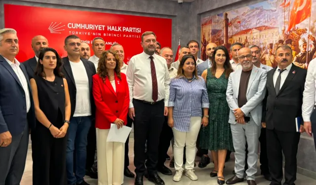 CHP İzmir ilçe başkanlarından Çiğli’deki saldırıya tepki: “Tek bir geri adım atmayacağız”