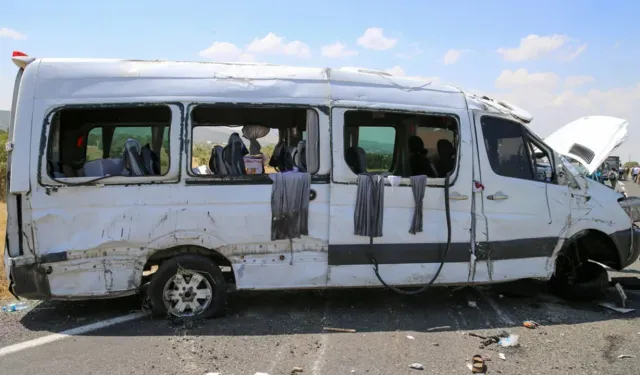 Diyarbakır'da minibüs kazasında bilanço ağırlaşıyor: Can kaybı 7'ye çıktı