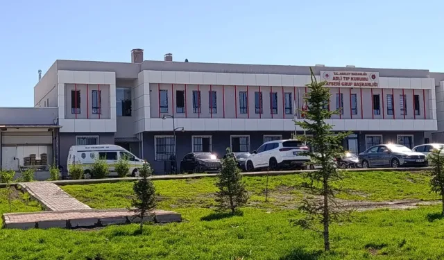 Evinde bıçaklanan 59 yaşındaki adam hayatını kaybetti