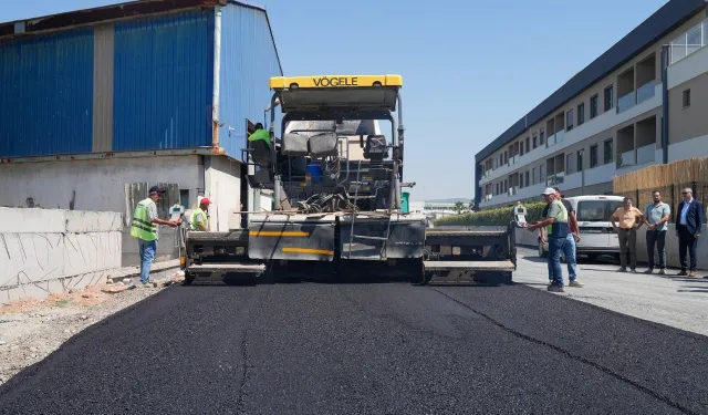 Gaziemir'de 4 bin 470 ton asfaltla yollar yenileniyor
