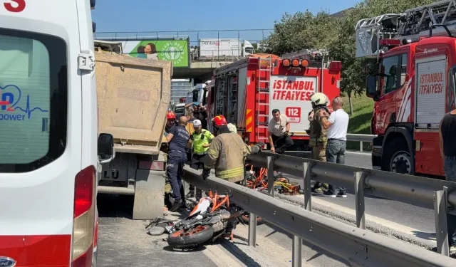 Hafriyat kamyonunun altında kalan motosiklet sürücüsü hayatını kaybetti