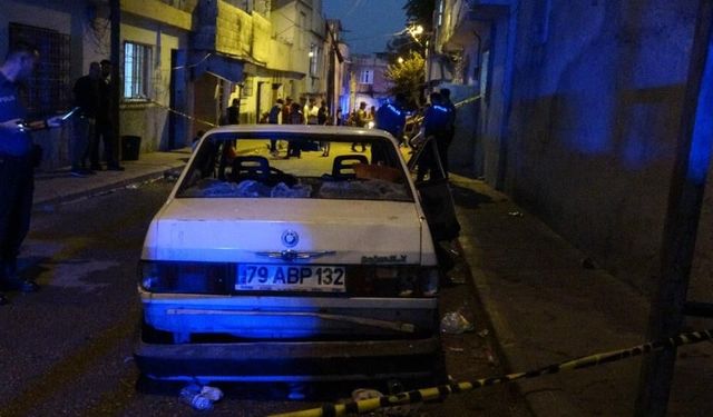 Husumetli ailelerin kavgasında otomobil d*hşeti: 2 yaralı!