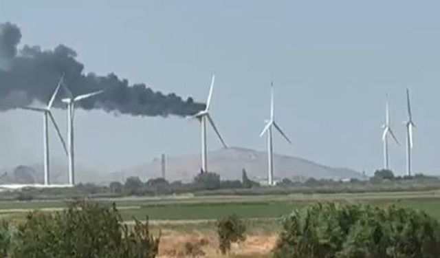 İzmir Bergama’da rüzgar türbininde yangın: Ekipler alarma geçti!