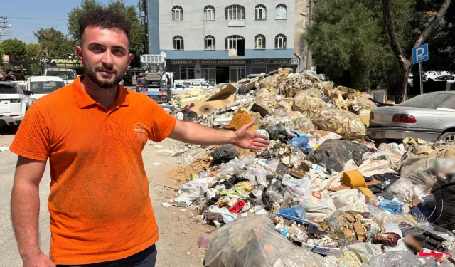 İzmir Buca'da çöp yığınlarına molozlar da eklendi!