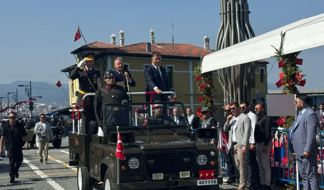 İzmir’de 30 Ağustos Zafer Bayramı büyük coşkuyla kutlandı