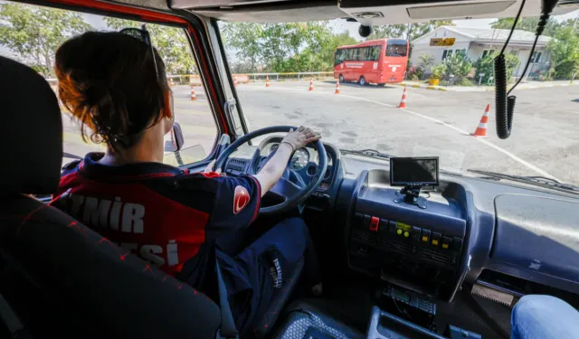 İzmir'de itfaiye şoförleri kuru ve ıslak zeminde sınanıyor
