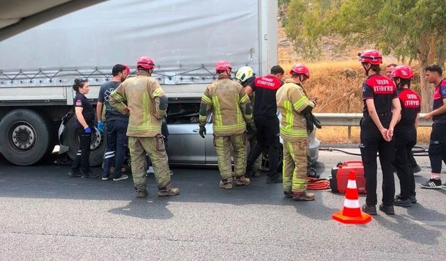 İzmir’de feci kaza: 19 yaşındaki sürücü hayatını kaybetti!