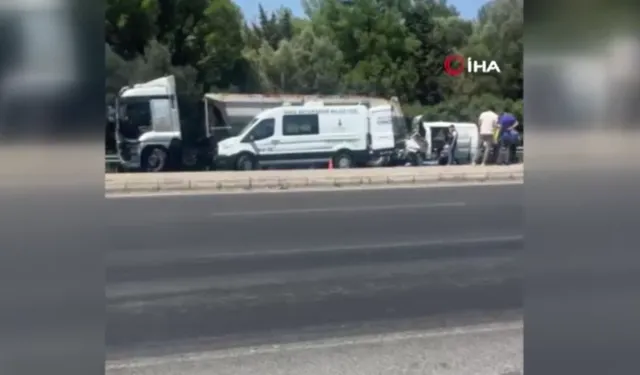 İzmir’de feci kaza: Tıra çarpan kamyonetin sürücüsü öldü