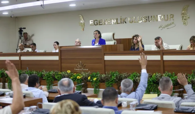 Karabağlar Belediye Meclisi’nde yeni dönem: Komisyonlar yeniden belirlendi