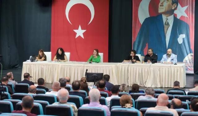 Konak Meclisi olağanüstü toplandı: Yeni komisyon üyeleri belirlendi