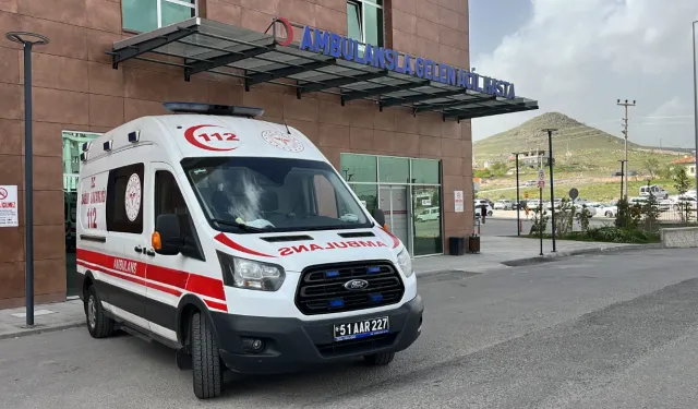 Otomobil ile çarpışan üç tekerlekli motosikletin sürücüsü öldü, 4 kişi yaralandı