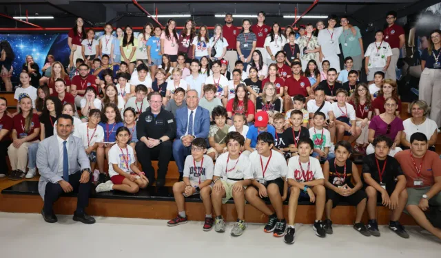 Inspiration4 astronotu Chris Sembroski, İzmir’de uzay meraklılarıyla buluştu