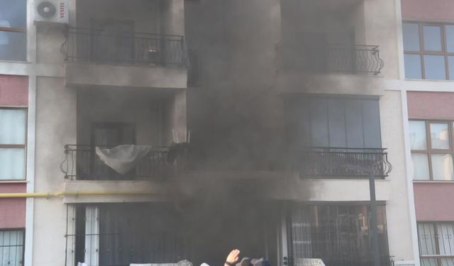 Yangın faciası ucuz atlatıldı: 12 kişi dumandan etkilendi, 16 kişi kurtarıldı