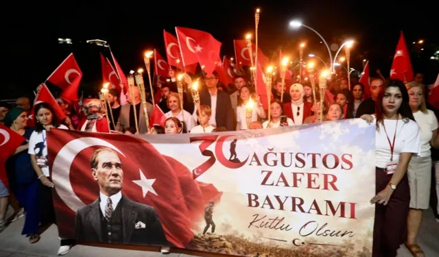 Zafer coşkusu Menderes'i sardı