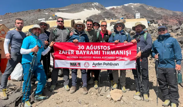 Zaferin ruhu, Ağrı Dağı’nın zirvesine taşındı