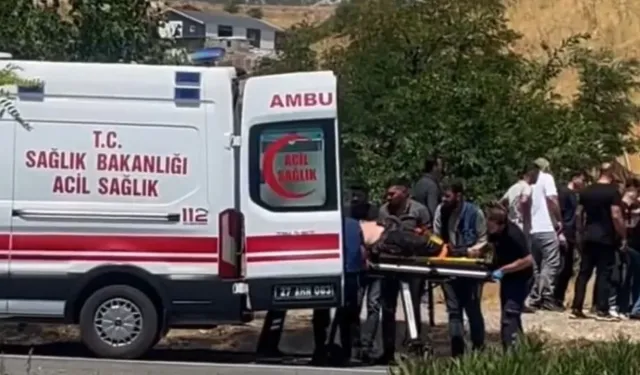 Otomobil ile iki tırın karıştığı kazada 2 kişi öldü, 3 kişi ağır yaralandı