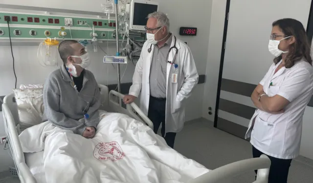16 yaşındaki Defne, lösemili abisine kemik iliği verdi