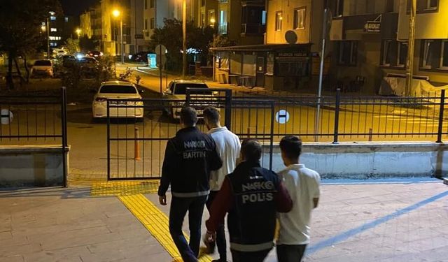 8 adrese eş zamanlı operasyon: 8 şüpheli gözaltında