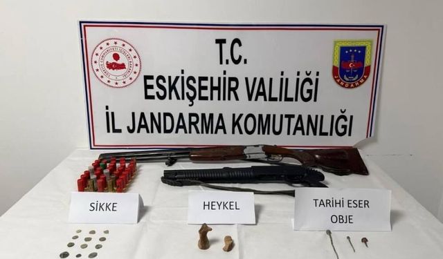 'Anadolu Mirası' operasyonu: Tarihi eserler ve ruhsatsız av tüfekleri ele geçirildi