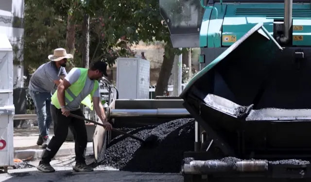 Balçova’da yol ve çevre düzenleme çalışmaları sürüyor
