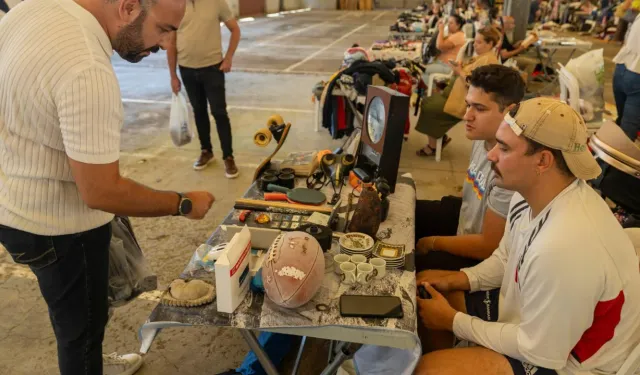 İzmir'de İkinci El Pazarları bir yıldır yurttaşları ücretsiz stantlarda buluşturuyor
