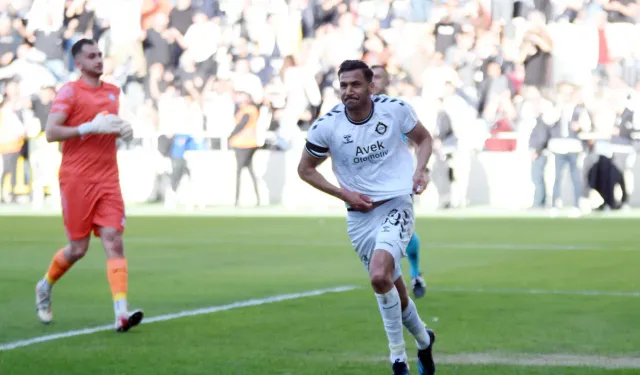 Altay’dan 40 yaşındaki golcüye lisans