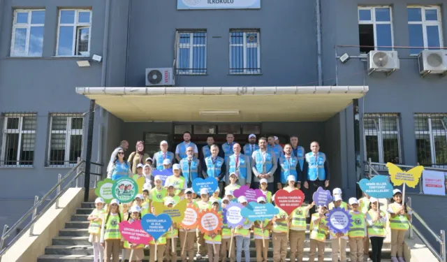 Esenyurt’ta öğrenciler çevre temizliği için buluştu