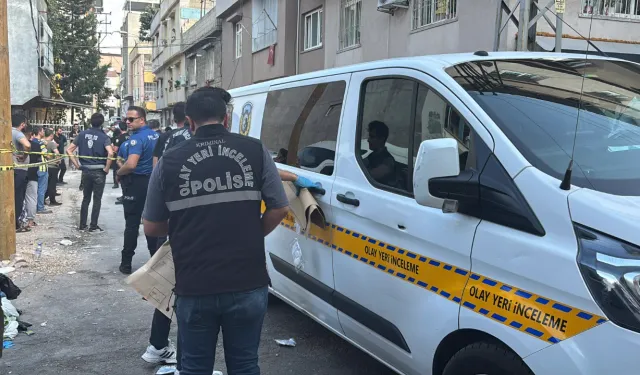 Eşini öldüren şüpheli, sokakta ateş açarak 3'ü çocuk 4 kişiyi yaraladı