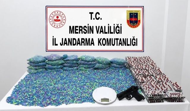 Eve düzenlenen baskında şok görüntü: 70 bin hap ele geçirildi!