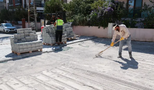 Foça Belediyesi ve İZBETON’dan yol mesaisi