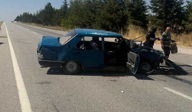 İki otomobil çarpıştı: 1’i bebek, 1’i çocuk 6 yaralı
