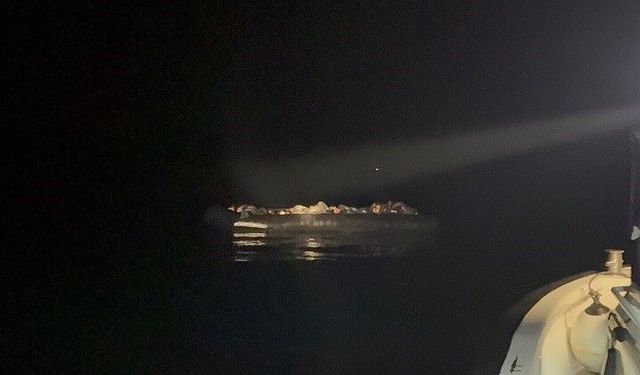 İzmir açıklarında peş peşe operasyon: 55 düzensiz göçmen yakalandı