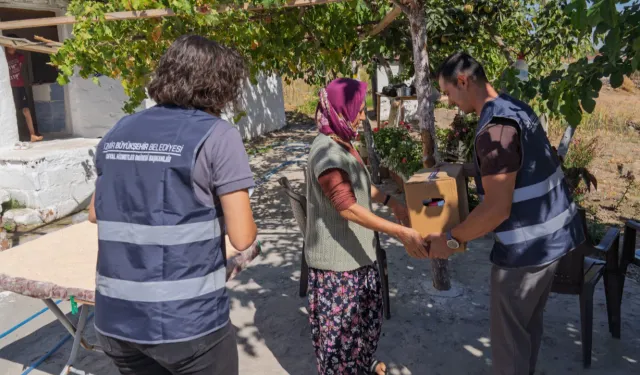 İzmir’de sosyal destek için kapı kapı çalışma