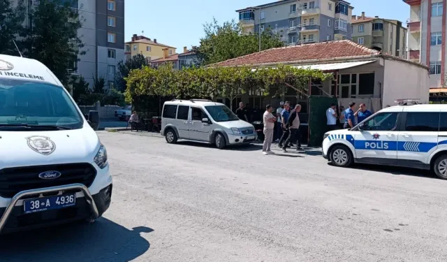 Kıraathane çalışanı husumetlisini tüfekle vurdu