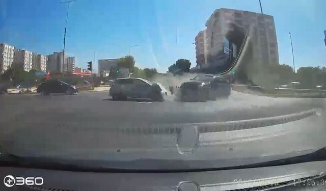 Kırmızı ışık ihlali zincirleme kazaya neden oldu: Yaralılar var!