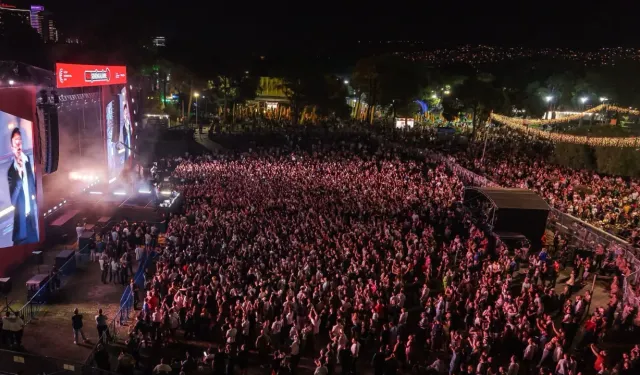Mert Demir İzmir Enternasyonal Fuarı’nda 50 bin kişiye konser verdi