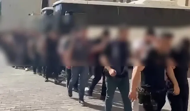 İzmir’de FETÖ operasyonunda 21 şüpheli gözaltında