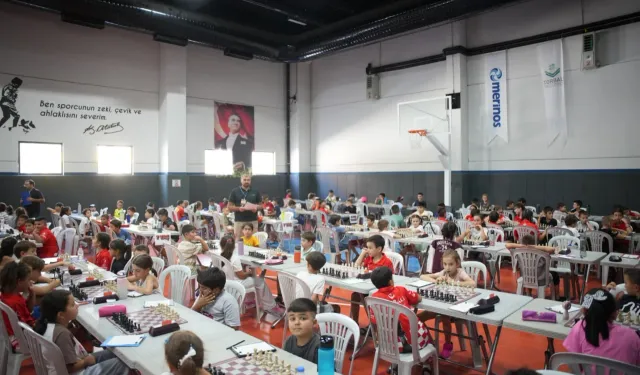 Torbalı’da satranç heyecanı: 260 çocuk hamle yaptı